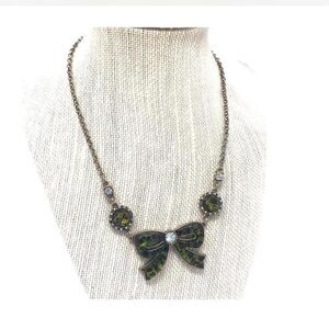 Vintage Y2K Betsey Johnson green Leppard print bow necklace